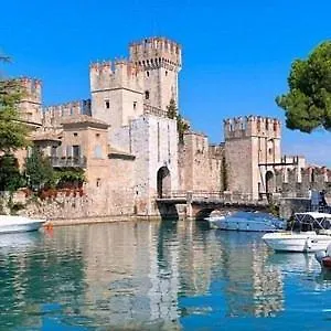 Casa de Férias Appartamento Casa Vacanze Spiaggia D'Oro Desenzano del Garda